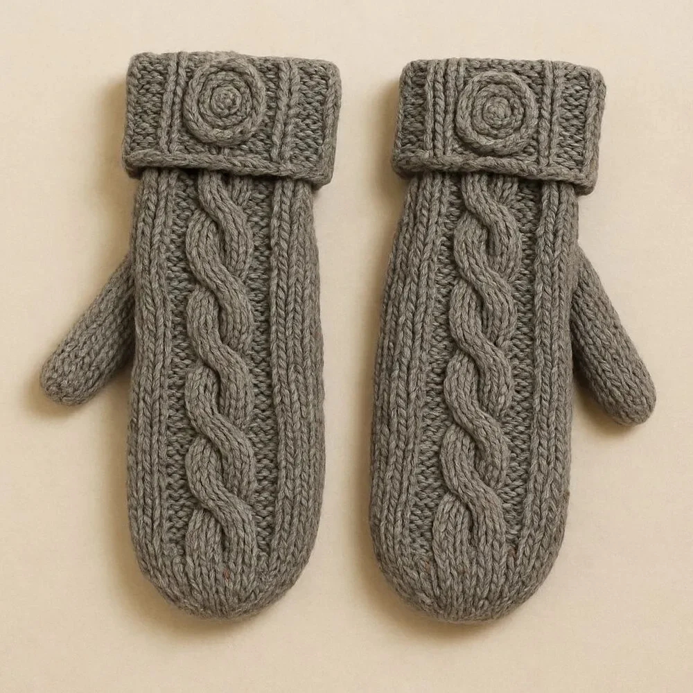 GAP Hand Knit Cable Mittens Women S/M Heather Gray Wool Blend Winter Gloves